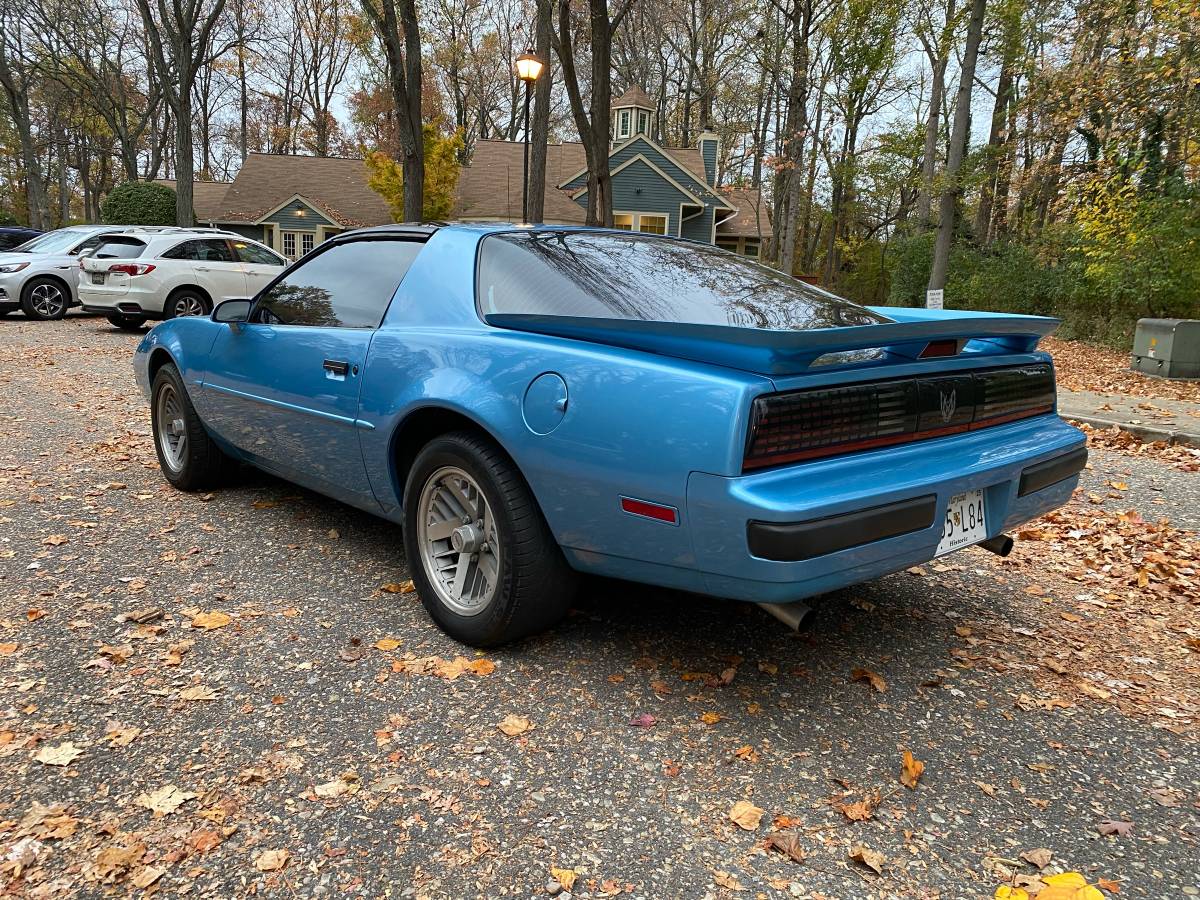 Pontiac-Firebird-formula-1989-9