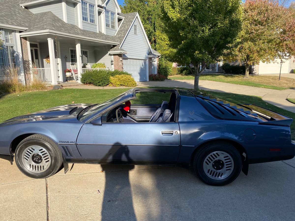 Pontiac-Firebird-trans-am-1983-1