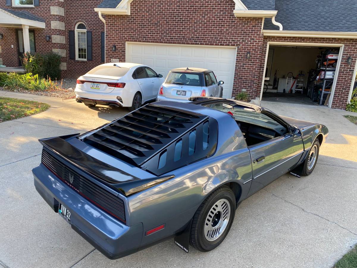 Pontiac-Firebird-trans-am-1983-10