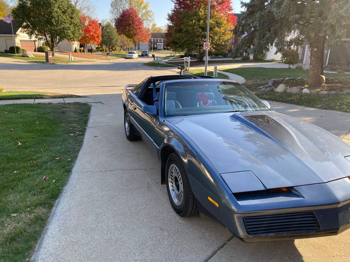 Pontiac-Firebird-trans-am-1983-2