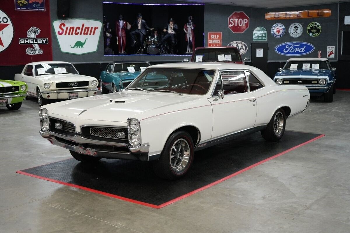 Pontiac-GTO-Coupe-1967-1