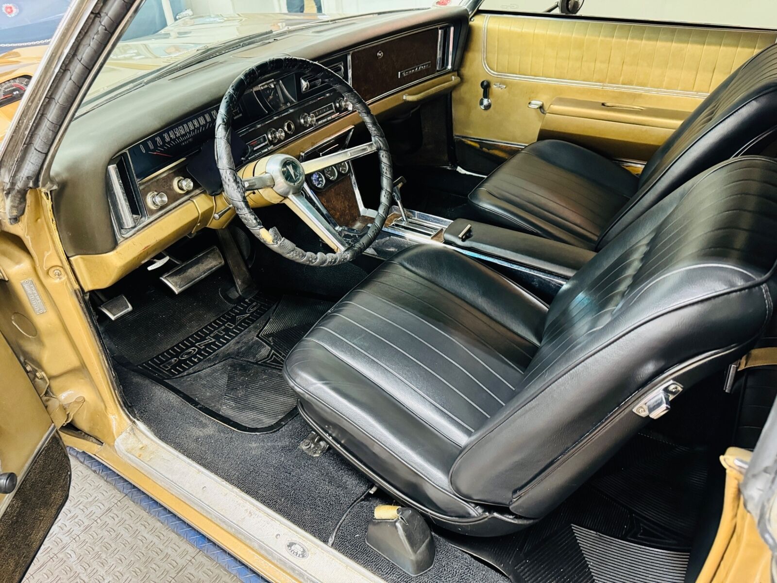 Pontiac-Grand-Prix-1967-17