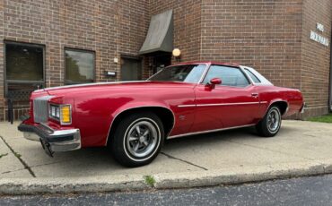 Pontiac-Grand-Prix-1976-1