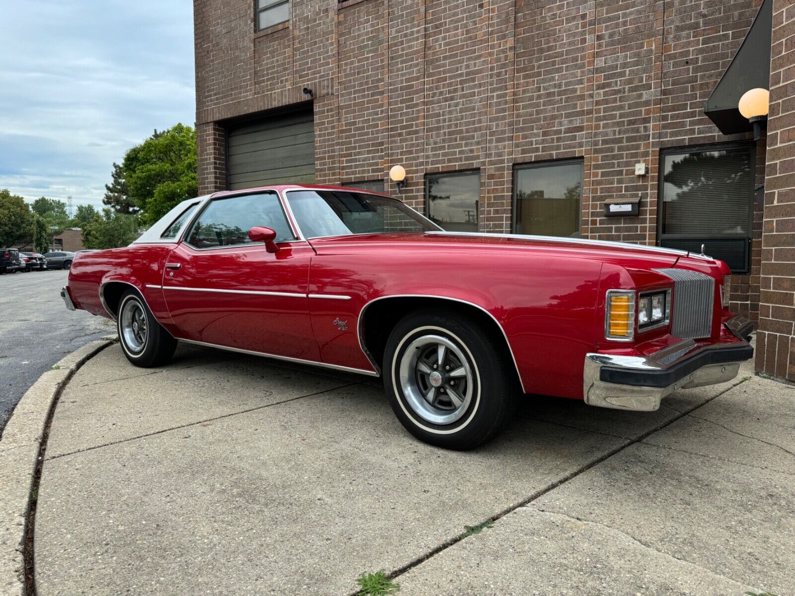 Pontiac-Grand-Prix-1976-10