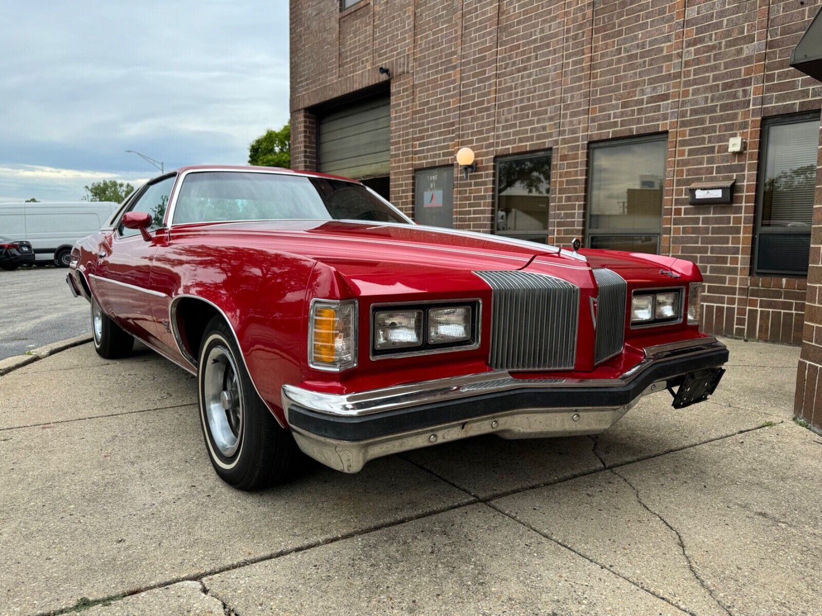 Pontiac-Grand-Prix-1976-11