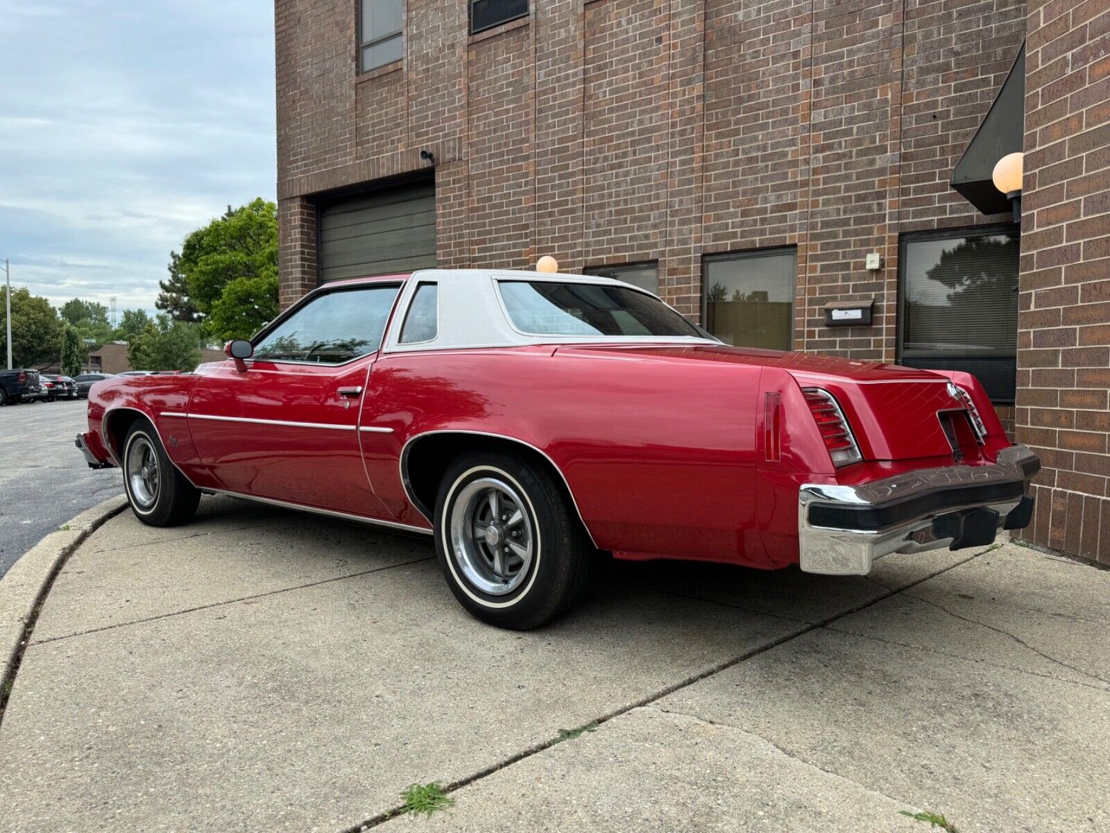 Pontiac-Grand-Prix-1976-3