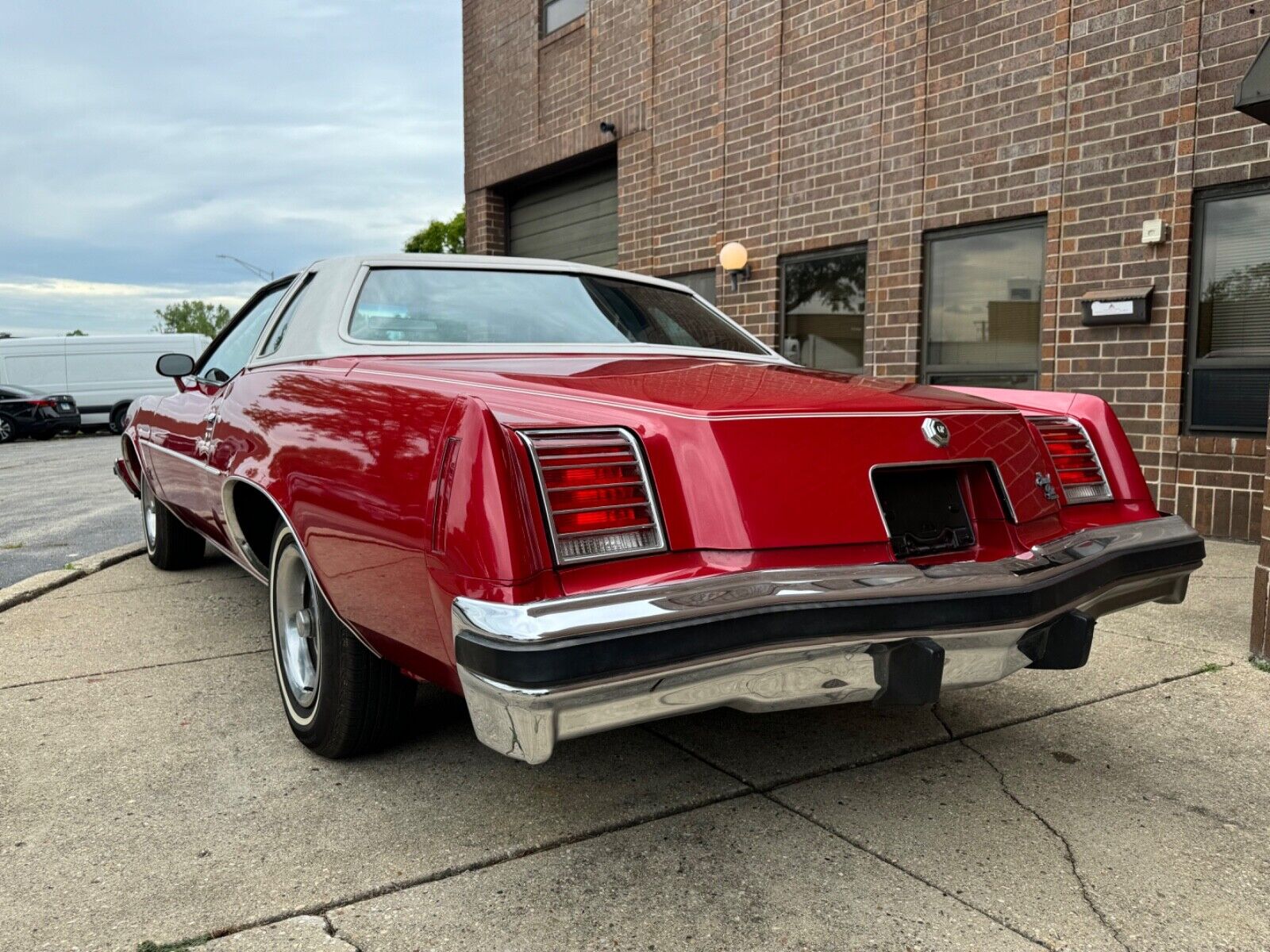 Pontiac-Grand-Prix-1976-4