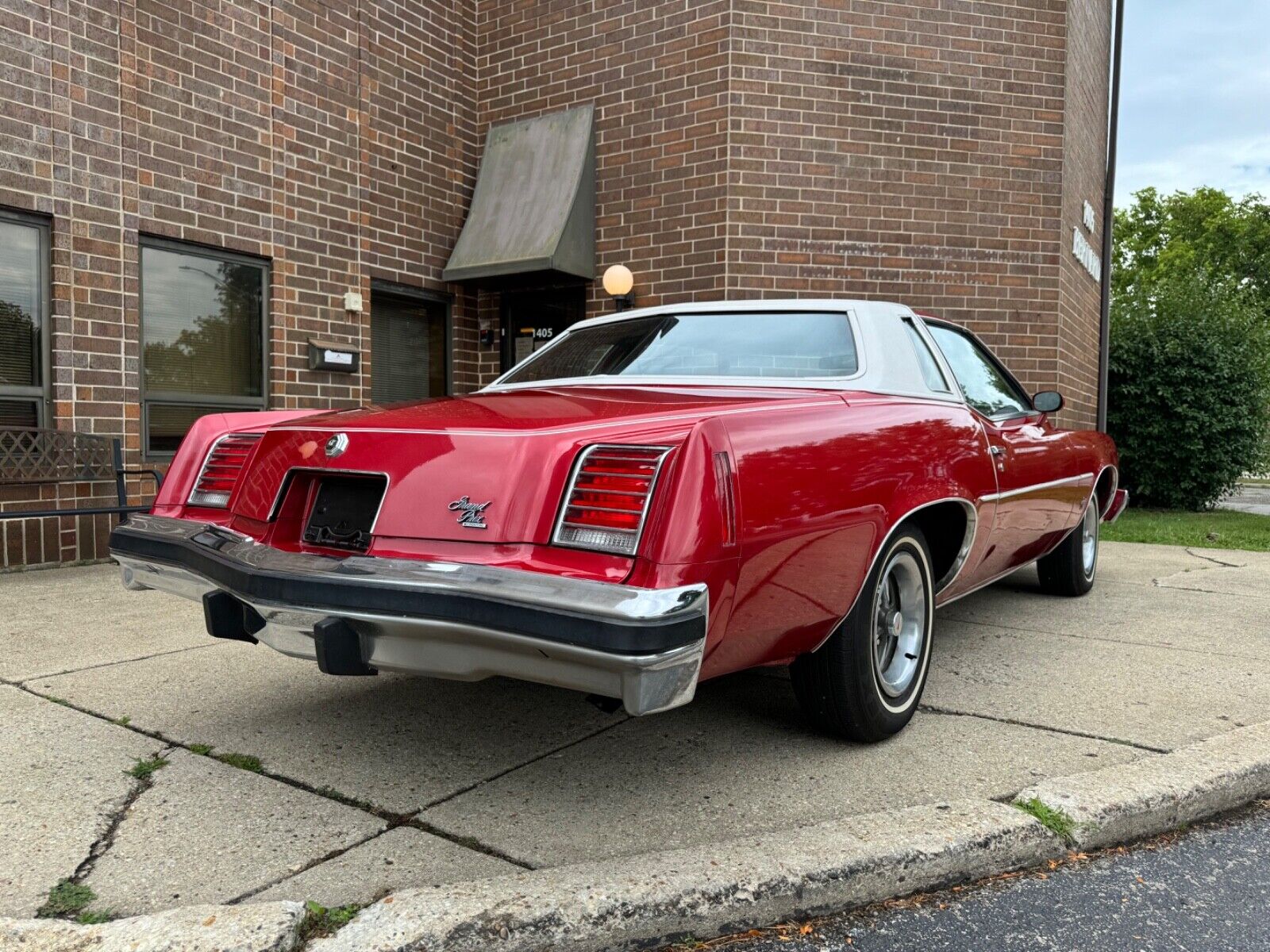 Pontiac-Grand-Prix-1976-7