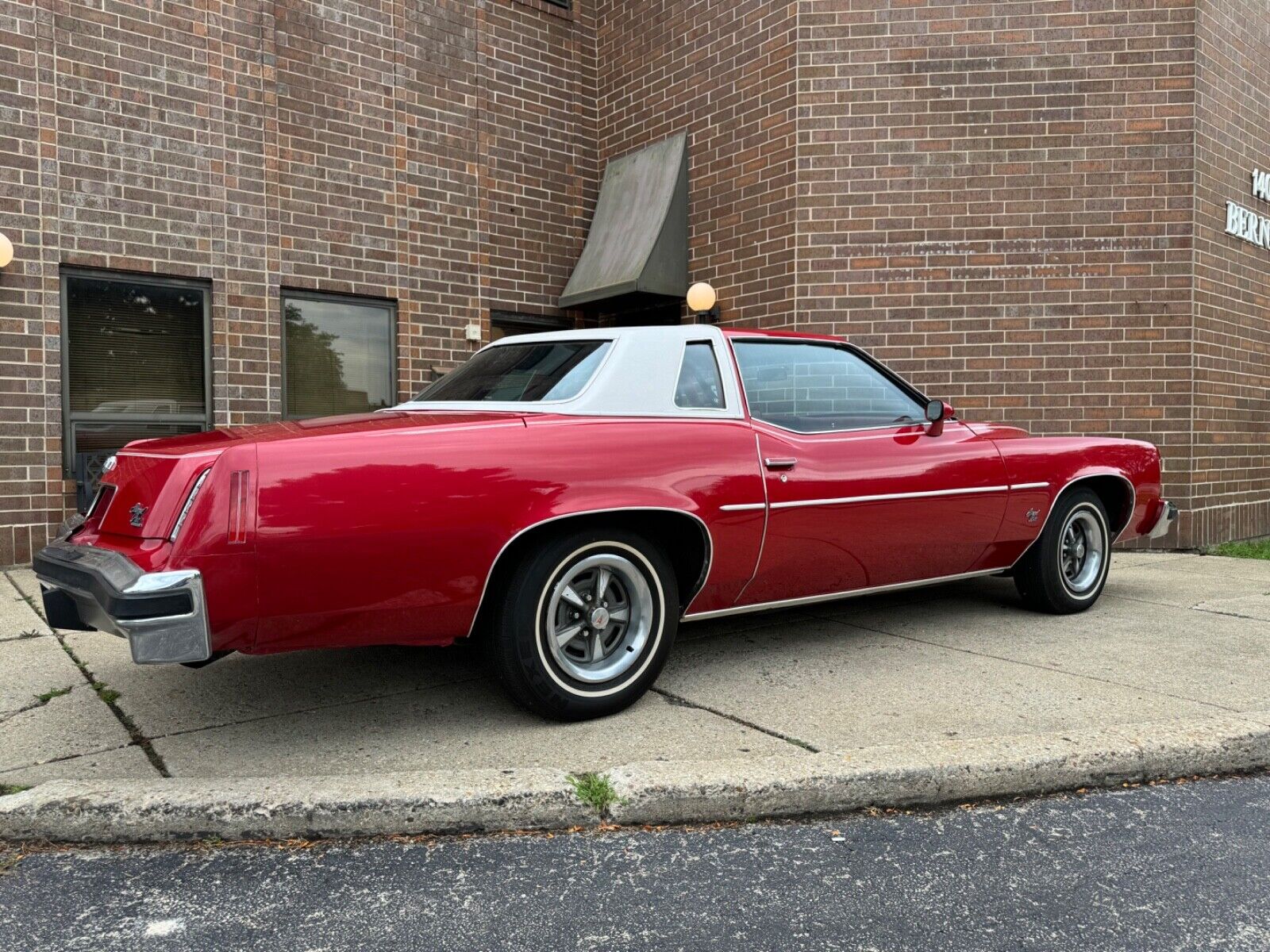 Pontiac-Grand-Prix-1976-8