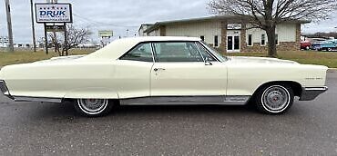 Pontiac-Grand-Prix-Coupe-1966-1