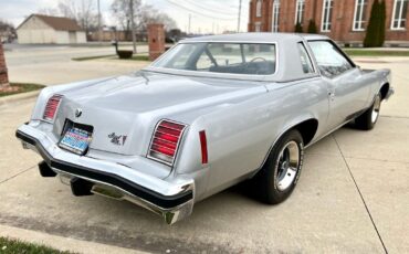 Pontiac-Grand-Prix-Coupe-1976-7