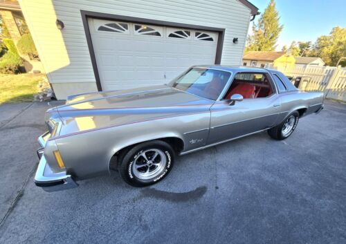 Pontiac-Grand-Prix-Coupe-1977-1