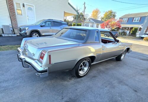 Pontiac-Grand-Prix-Coupe-1977-12