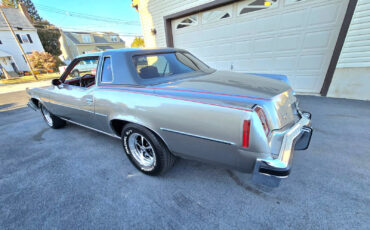 Pontiac-Grand-Prix-Coupe-1977-32