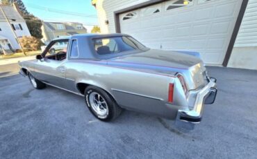 Pontiac-Grand-Prix-Coupe-1977-4