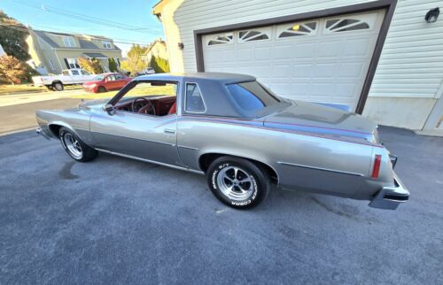 Pontiac-Grand-Prix-Coupe-1977-5