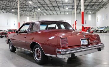 Pontiac-Grand-Prix-Coupe-1978-2