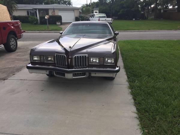 Pontiac-Grand-prix-1977-12