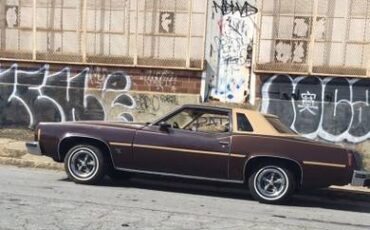 Pontiac-Grand-prix-1977-5