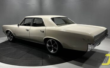 Pontiac-Tempest-1966-4