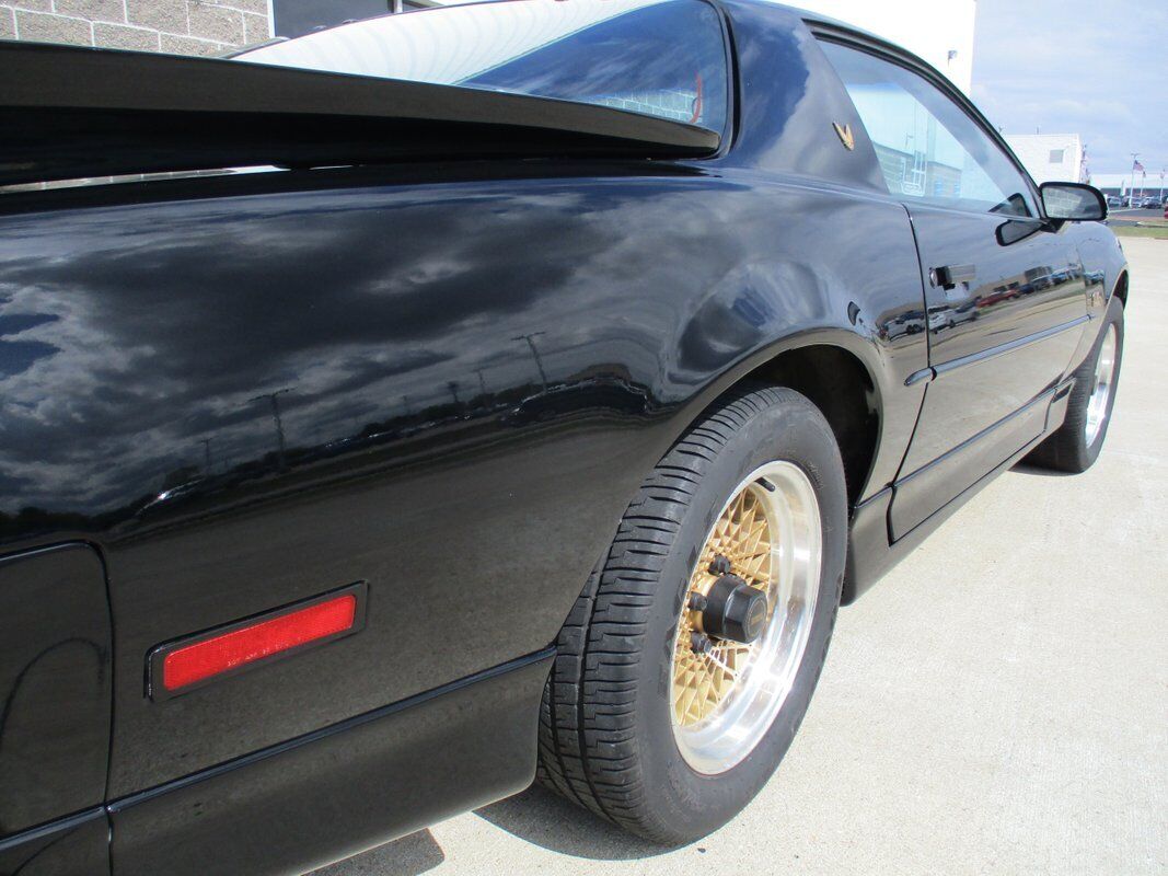 Pontiac-Trans-Am-GTA-1990-33