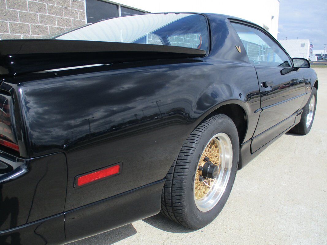 Pontiac-Trans-Am-GTA-1990-34