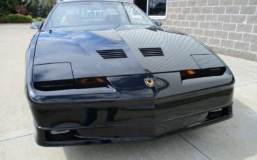 Pontiac-Trans-Am-GTA-1990-5