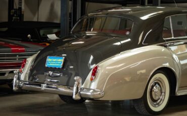 Rolls-Royce-Silver-Cloud-I-Berline-1957-24