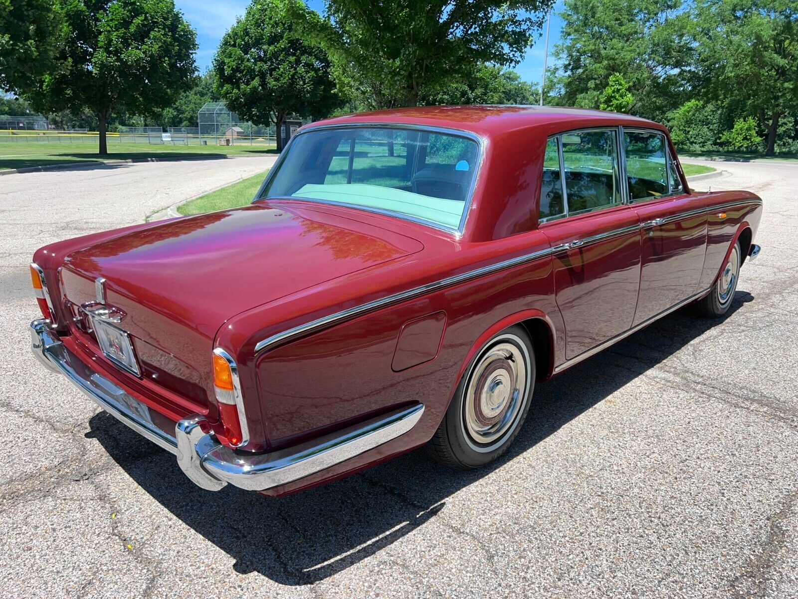 Rolls-Royce-Silver-Shadow-1966-13