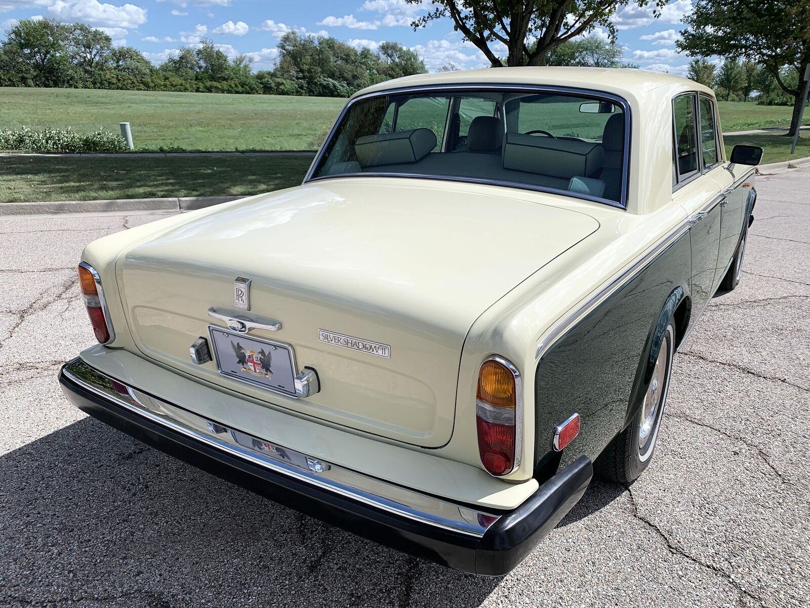 Rolls-Royce-Silver-Shadow-II-Berline-1979-13