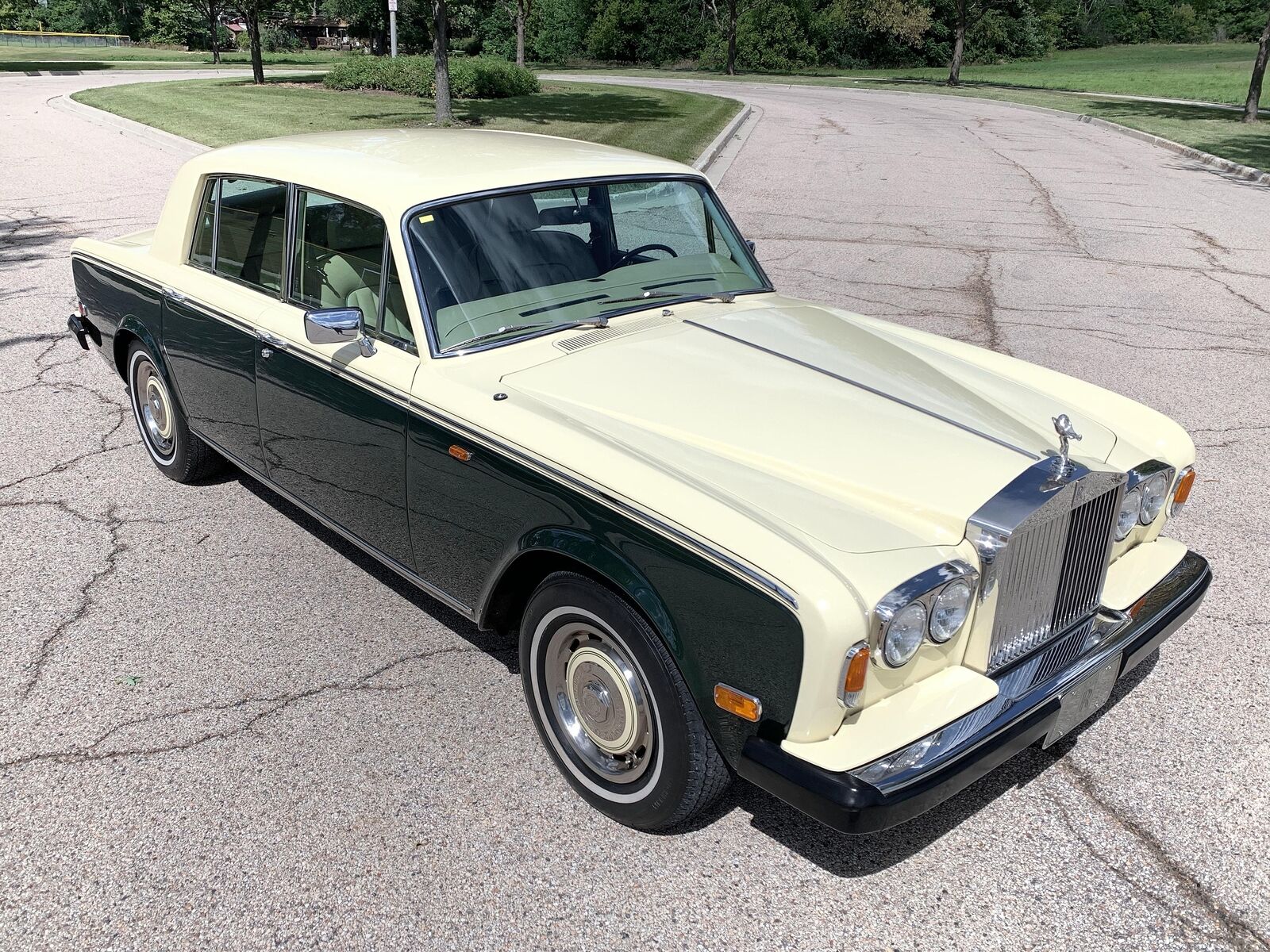 Rolls-Royce-Silver-Shadow-II-Berline-1979-38