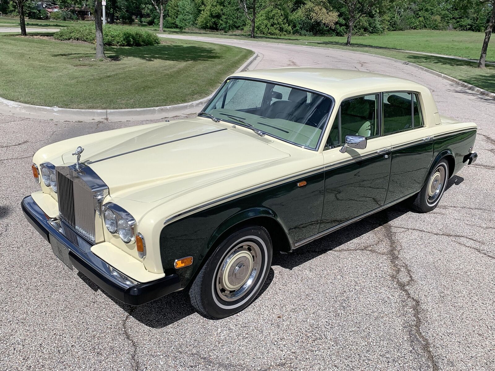 Rolls-Royce-Silver-Shadow-II-Berline-1979-39