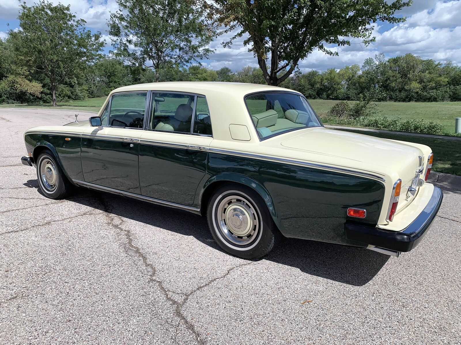 Rolls-Royce-Silver-Shadow-II-Berline-1979-9