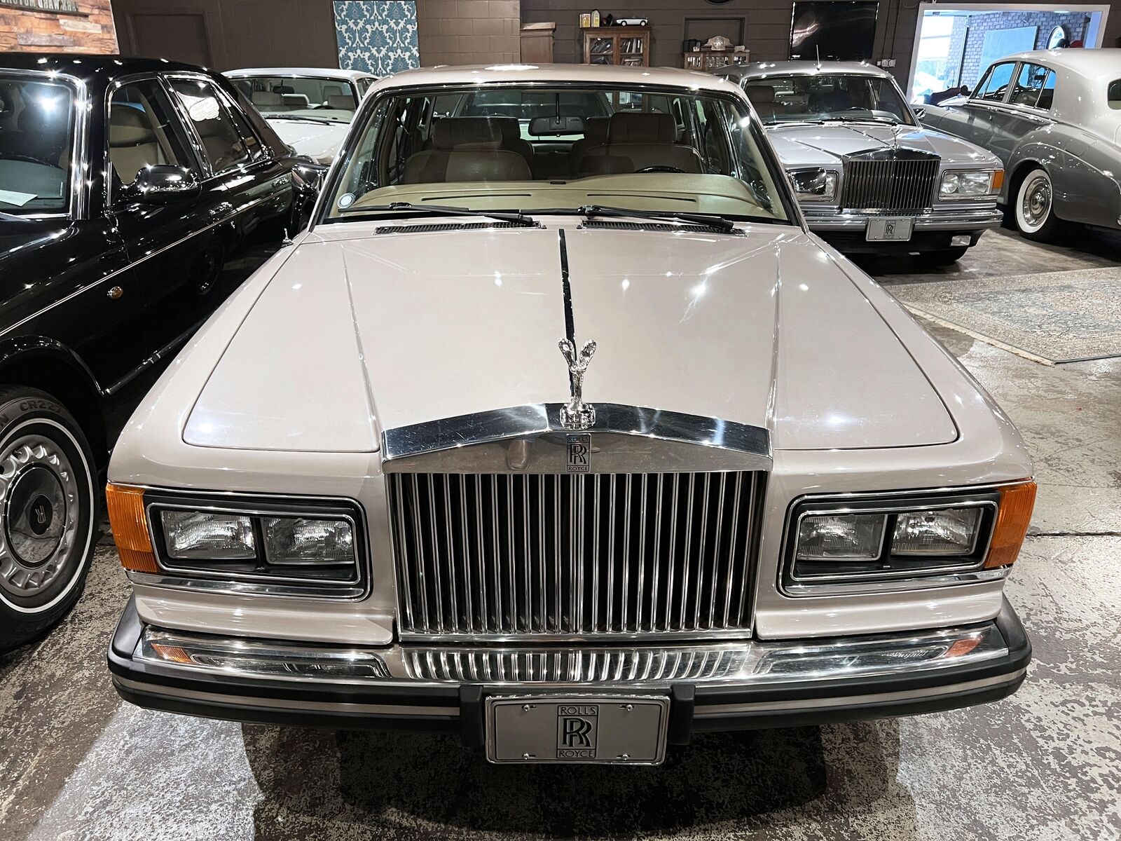 Rolls-Royce-Silver-SpiritSpurDawn-1982-3