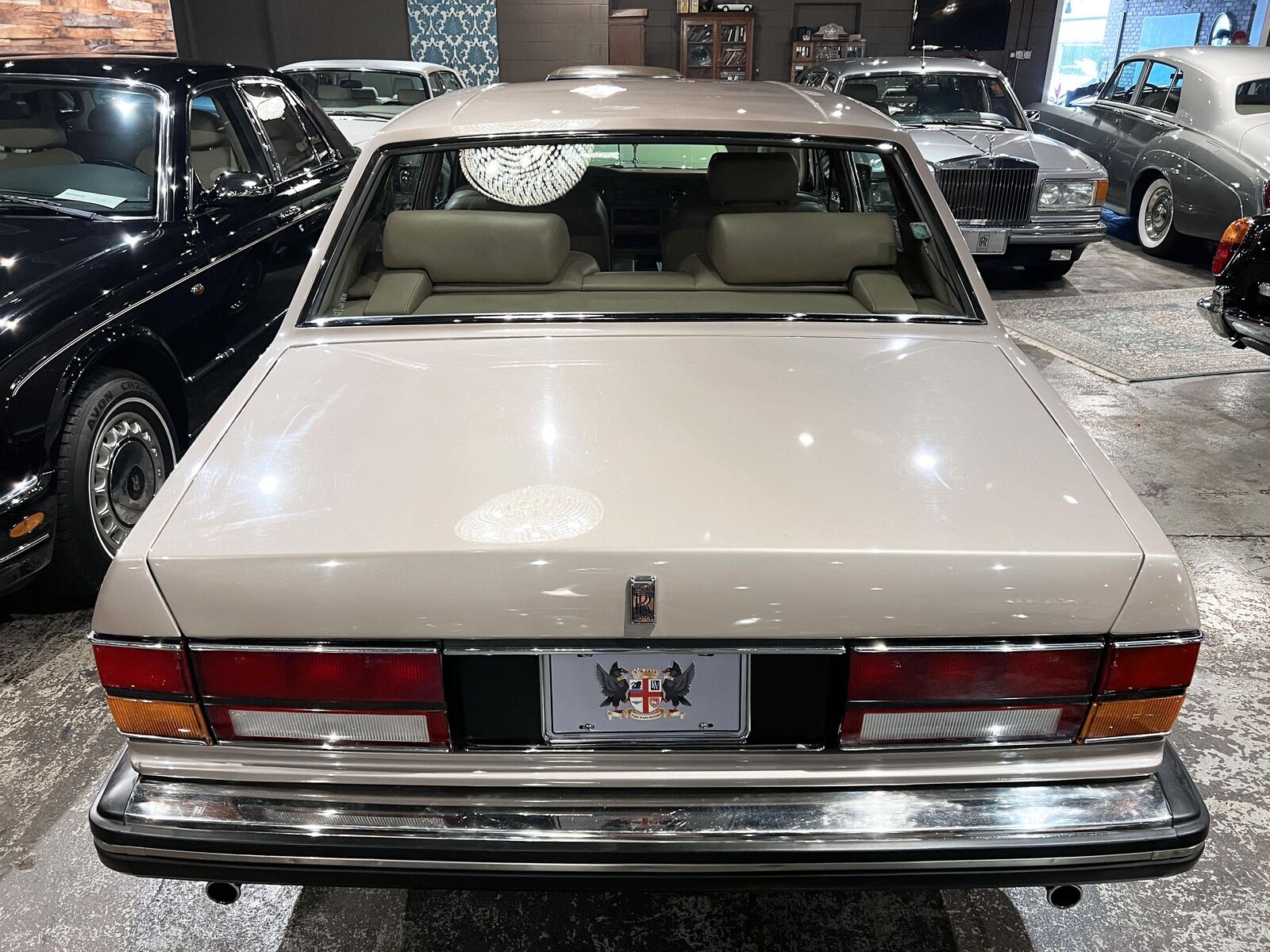 Rolls-Royce-Silver-SpiritSpurDawn-1982-9