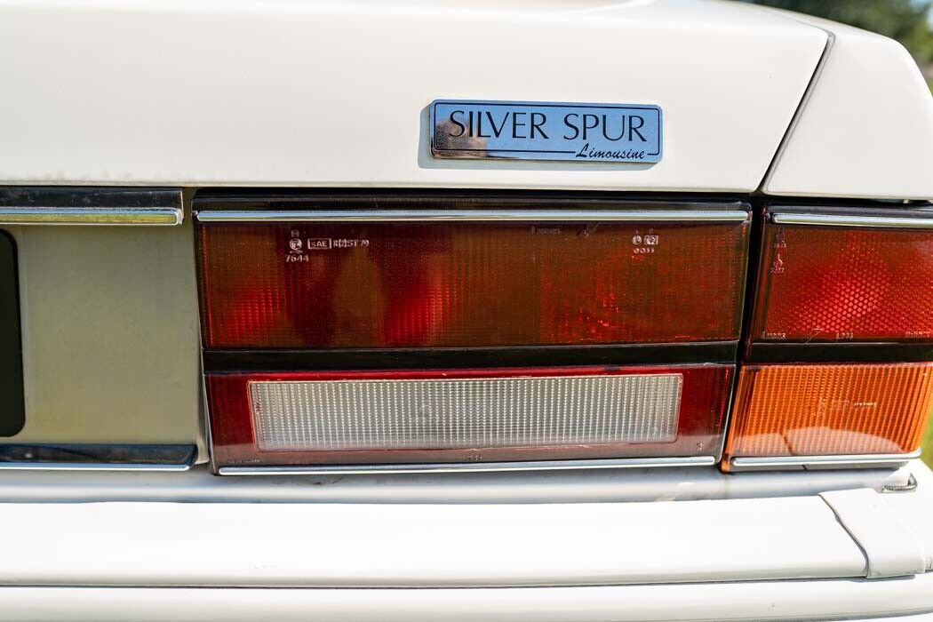 Rolls-Royce-Silver-SpiritSpurDawn-1985-12