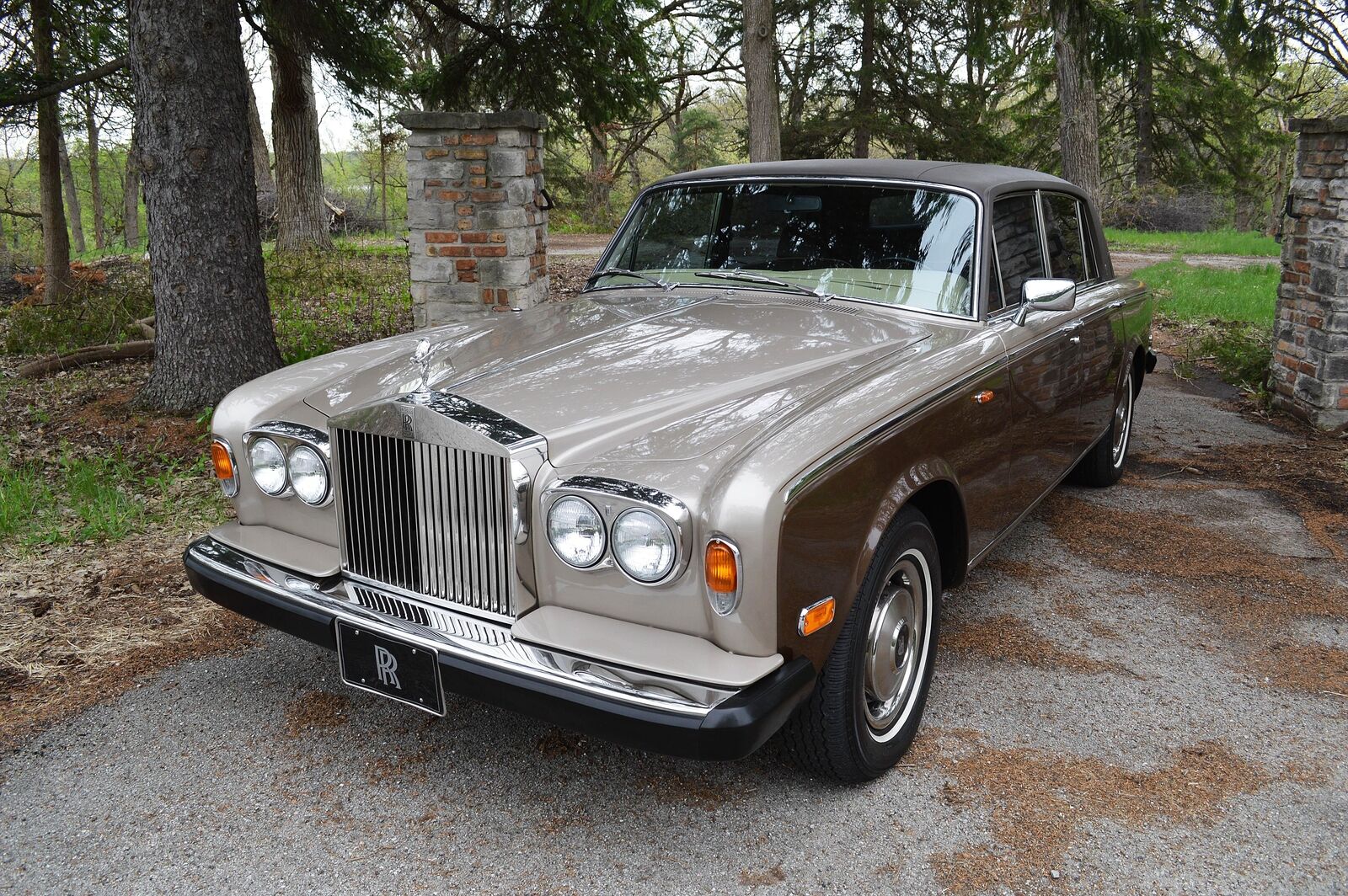 Rolls-Royce-Silver-Wraith-II-1979-2