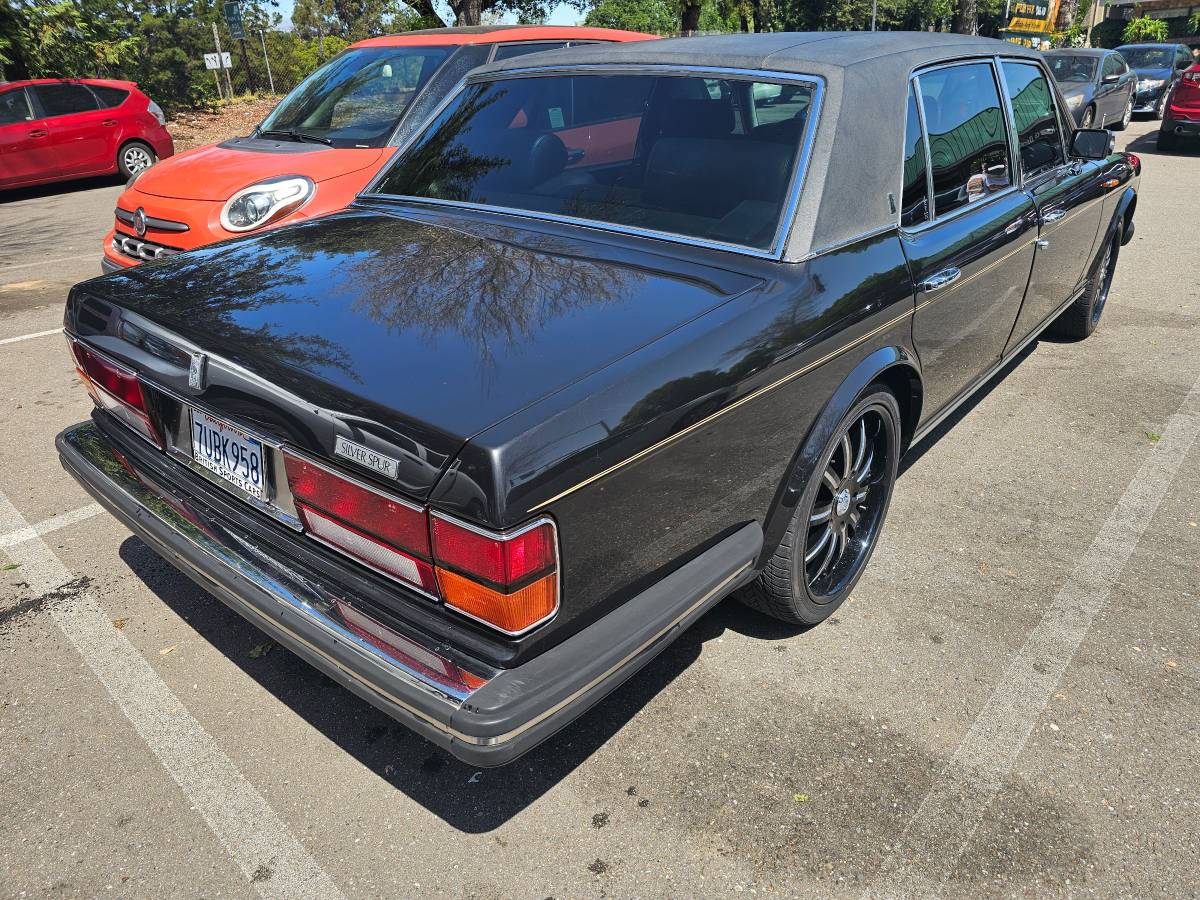 Rolls-royce-Silver-spur-1984-10