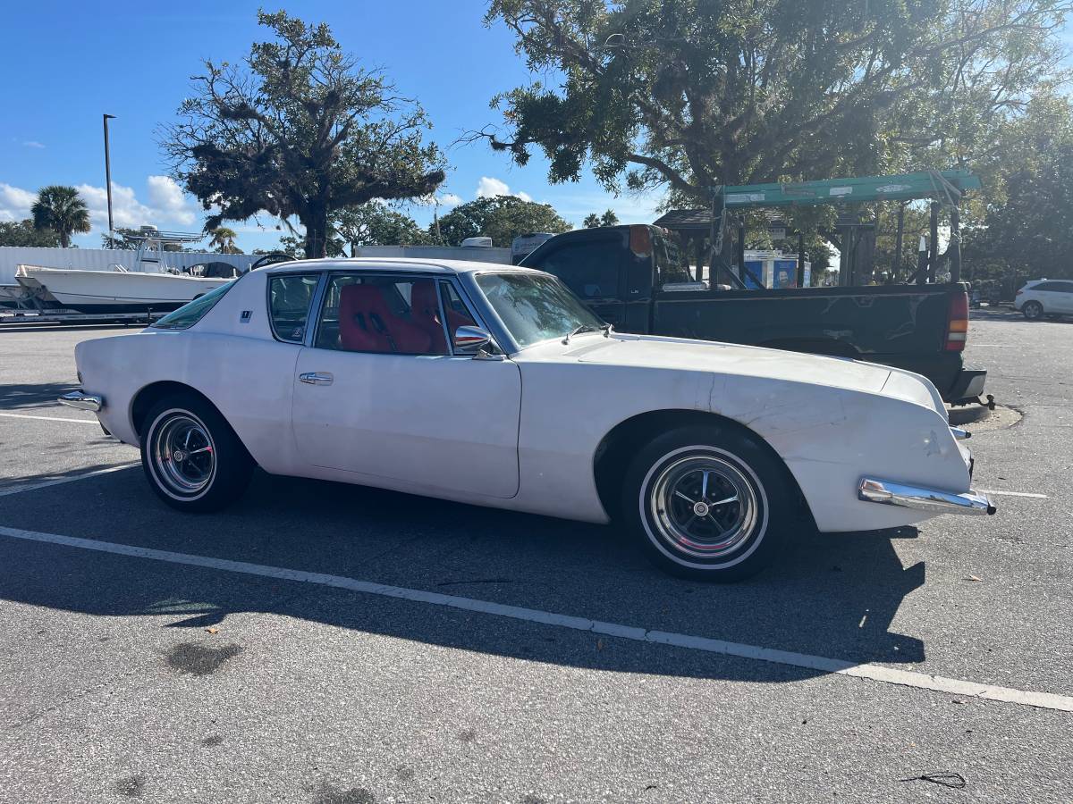 Studebaker-Avanti-1963