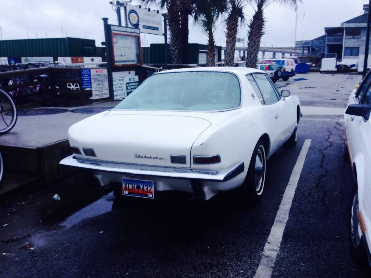 Studebaker-Avanti-1963-17