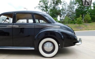 Studebaker-Commander-Berline-1941-7