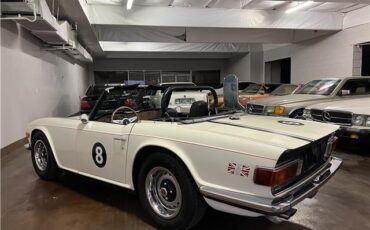 Triumph TR-6  year1}