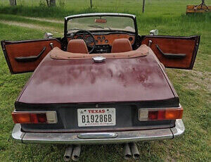 Triumph-TR6-1972-5