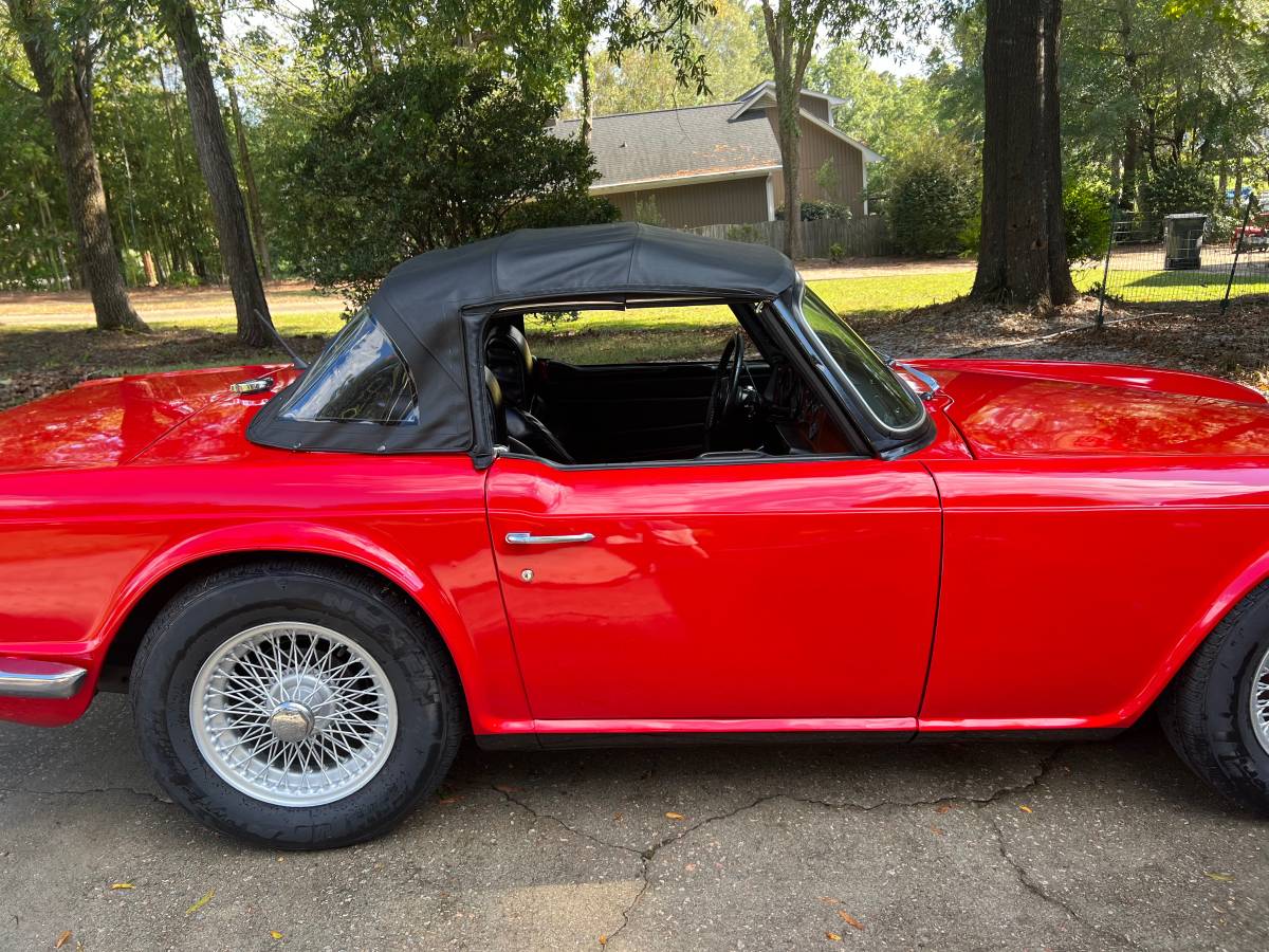 Triumph-Tr-6-1971-16