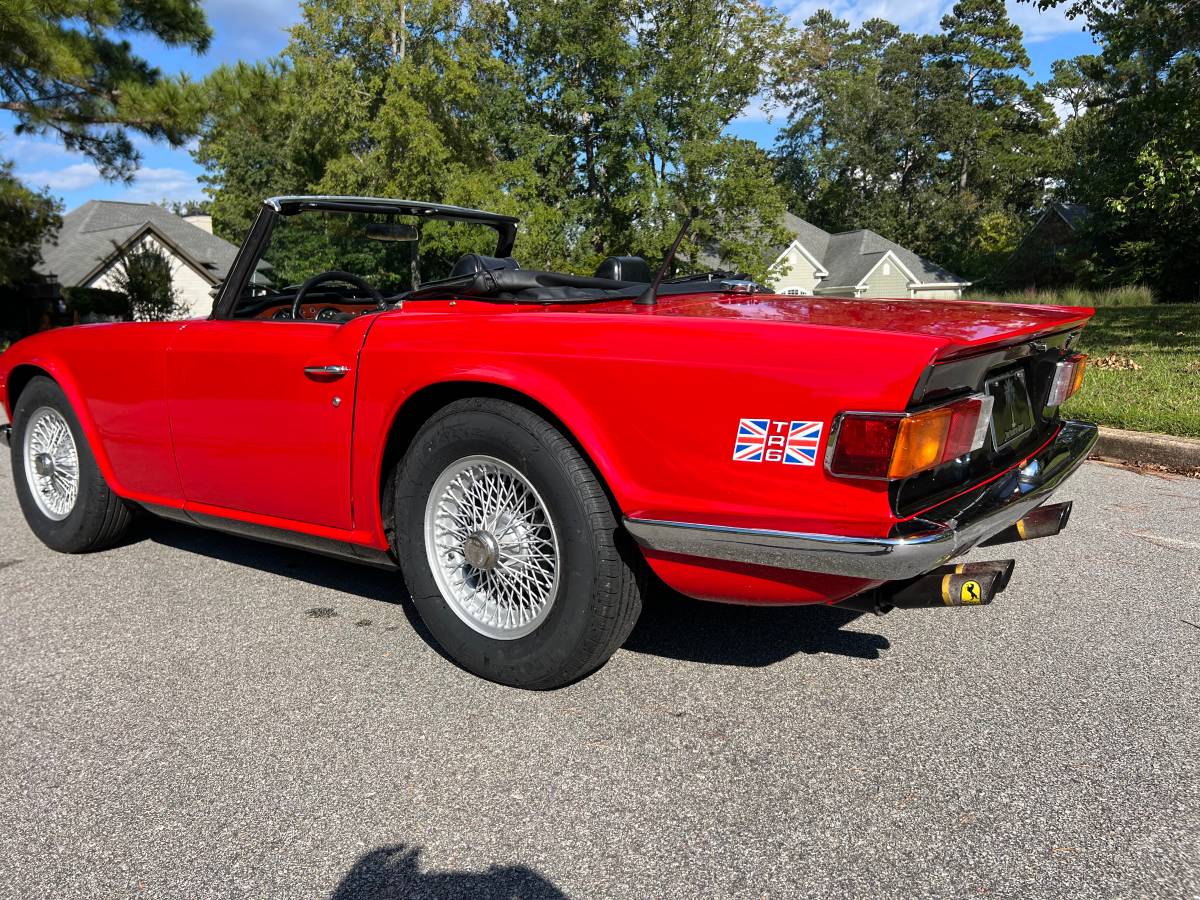 Triumph-Tr-6-1971-3