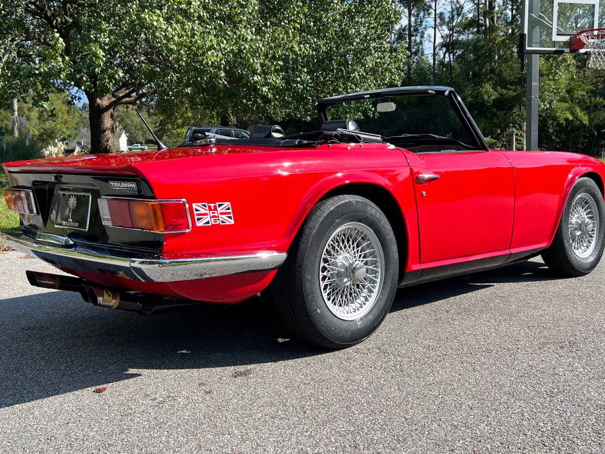 Triumph-Tr-6-1971-5