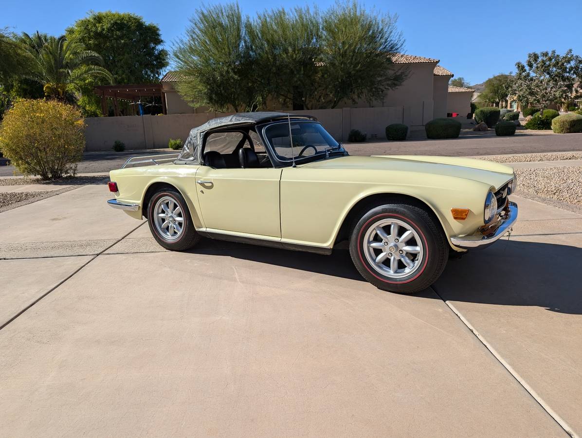 Triumph-Tr6-1970-17