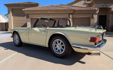 Triumph-Tr6-1970-3