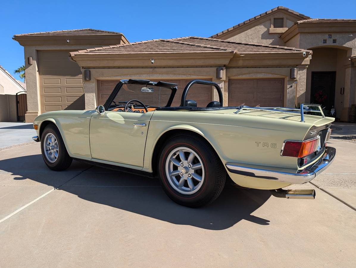 Triumph-Tr6-1970-3