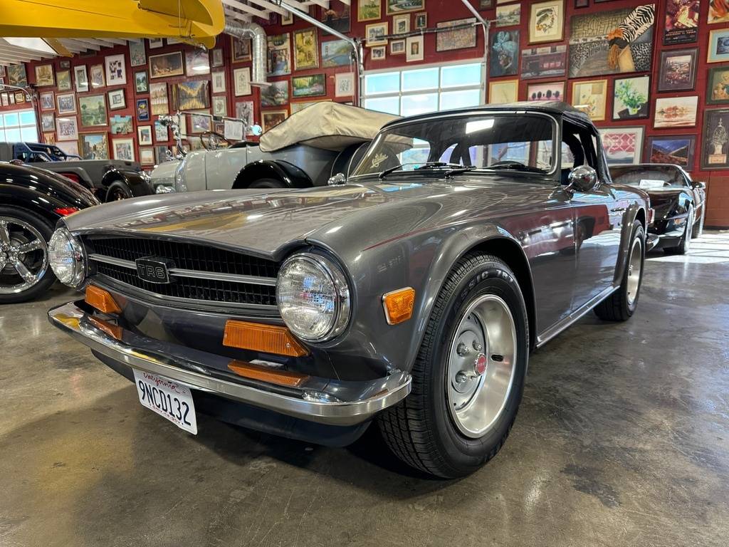 Triumph-Tr6-1973-1